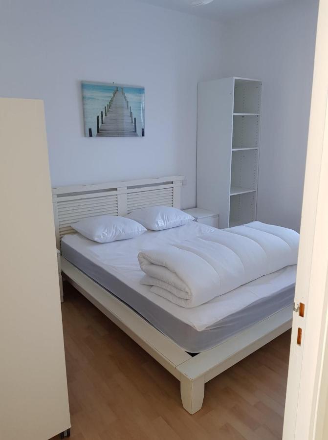 Апартаменты Appart Cosy Plein Centre Сен-Поль-де-Леон Экстерьер фото